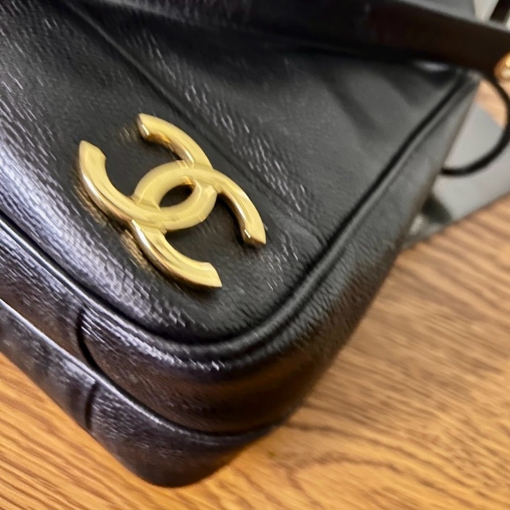 💜Chanel caviar leather shoulder bag🖤Has COA from PoshMark - Picture 3 of 9